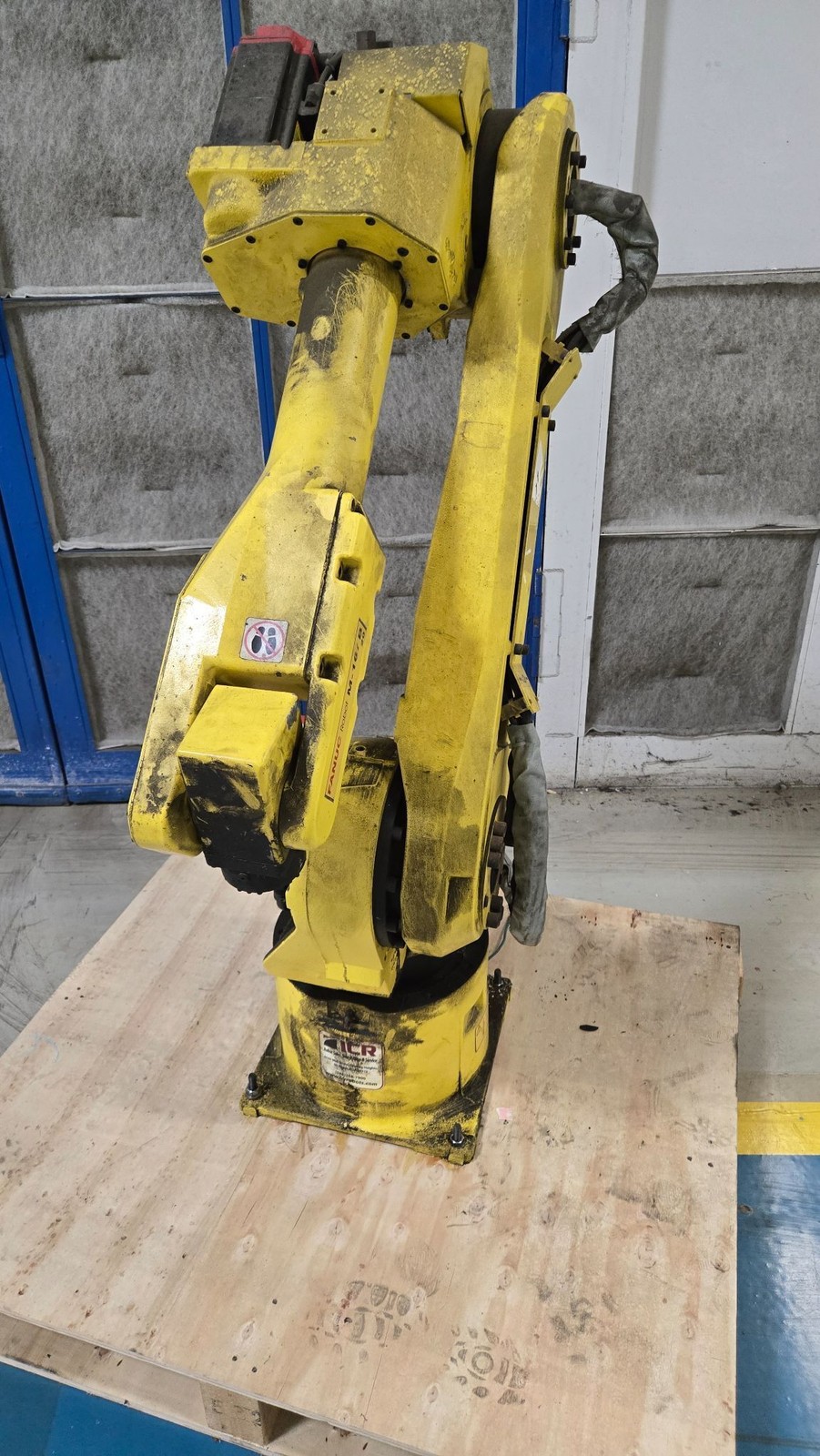 FANUC M‑16iB/20 Complete w/ R‑J3iB Controller USED