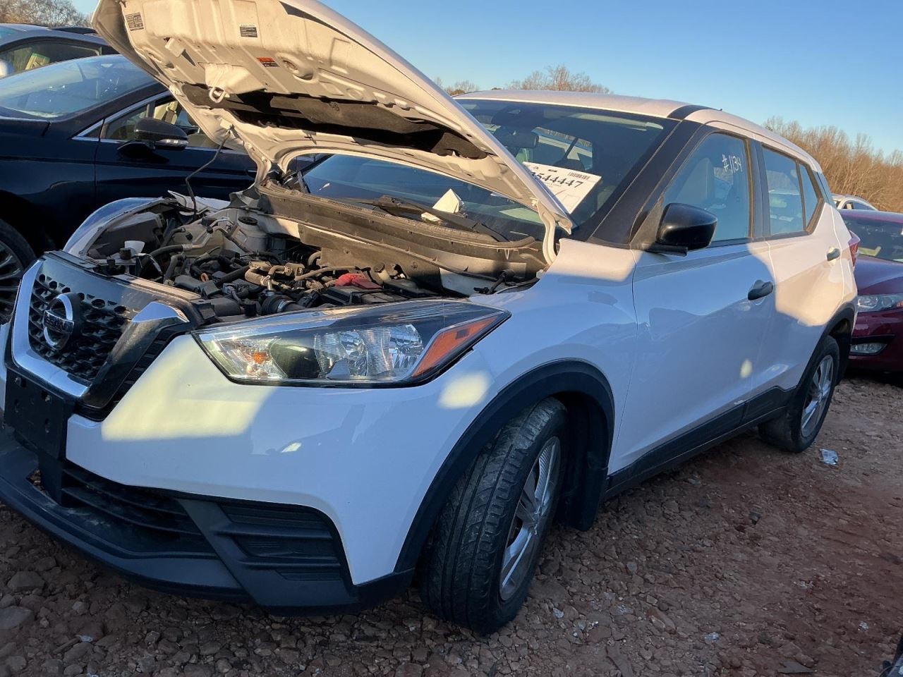 KICKS 2020 Glove Box 4912805