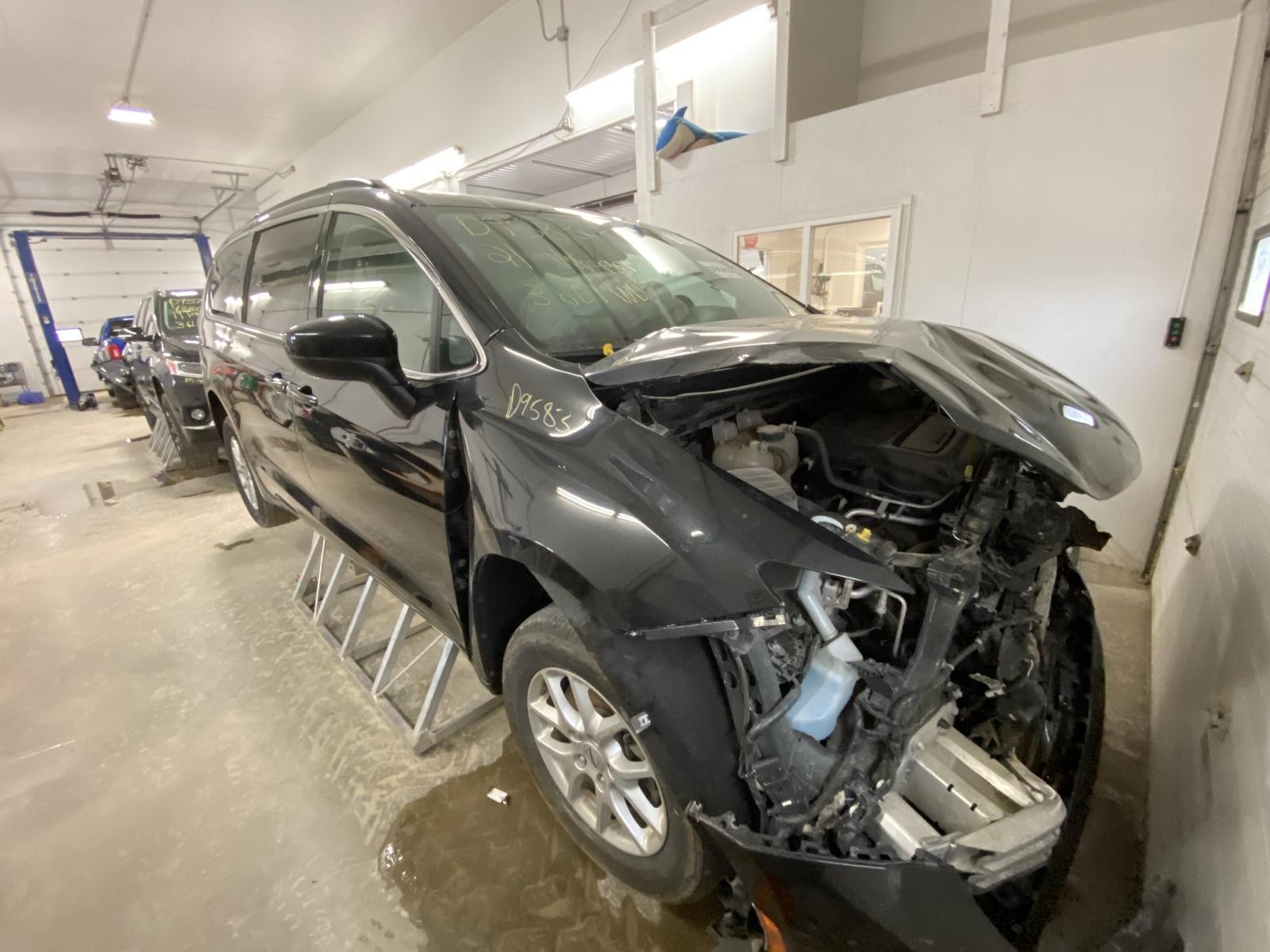 Used Floor Jack fits: 2021 Chrysler Voyager Grade A