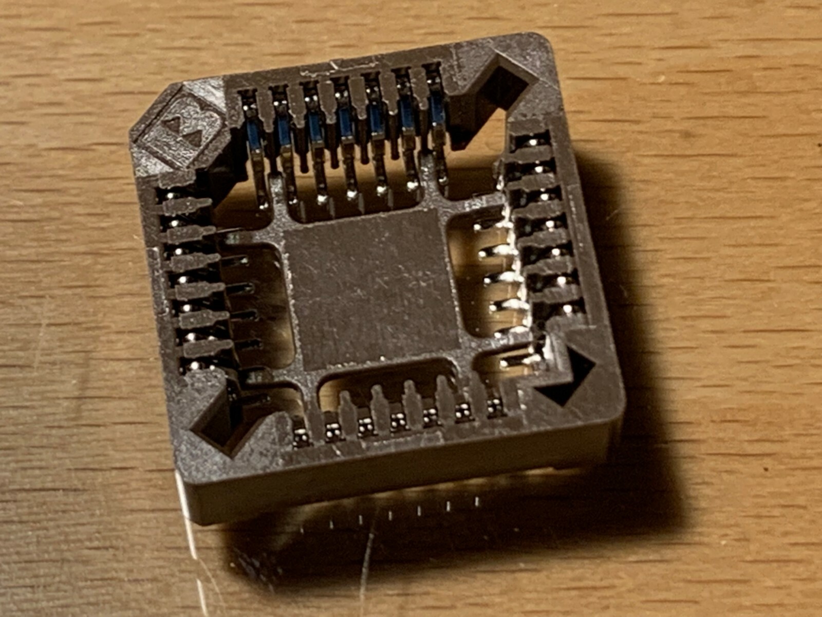 PLCC28 SMD VERSION 28 PIN IC SOCKET.