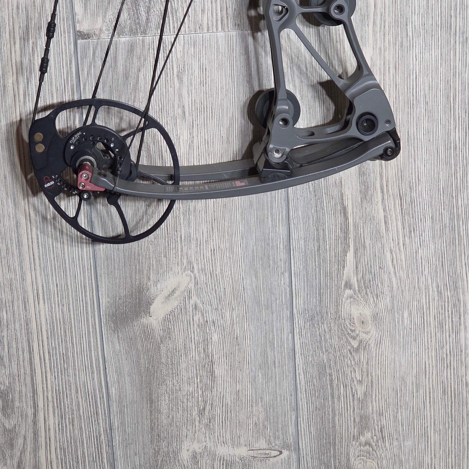 Used Bowtech Revolt 30" 70lb RH Gray Bow