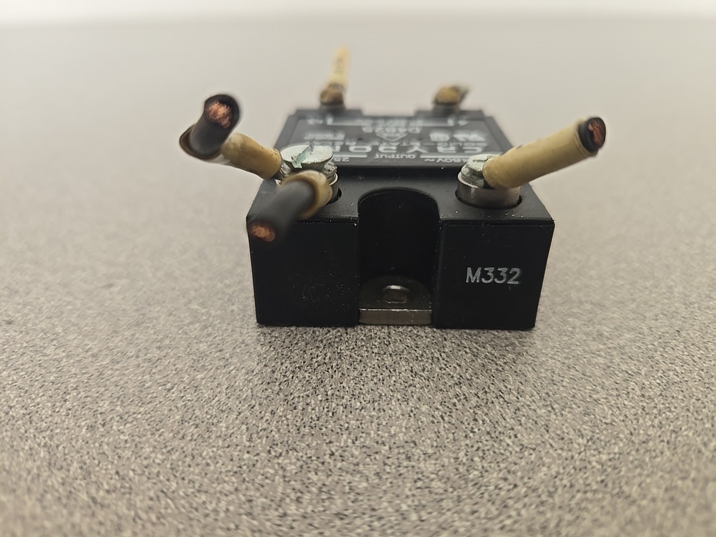 CRYDOM D4825 Solid State Relay Output 480VAC 25A Input 3-32VDC