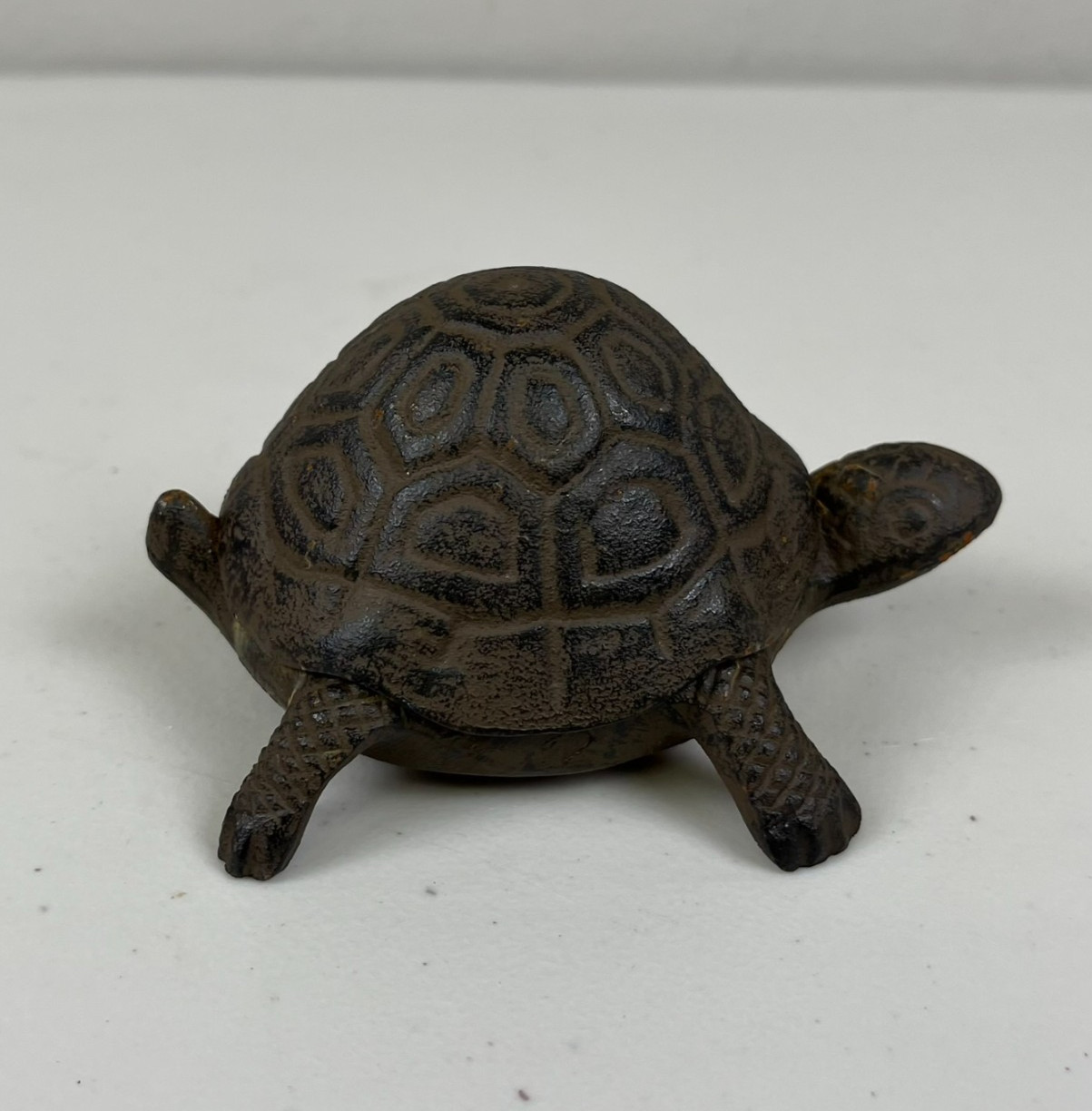 VINTAGE Turtle Hide A Key Box Hideaway Rustic Cast Iron Garden Figure Tortoise