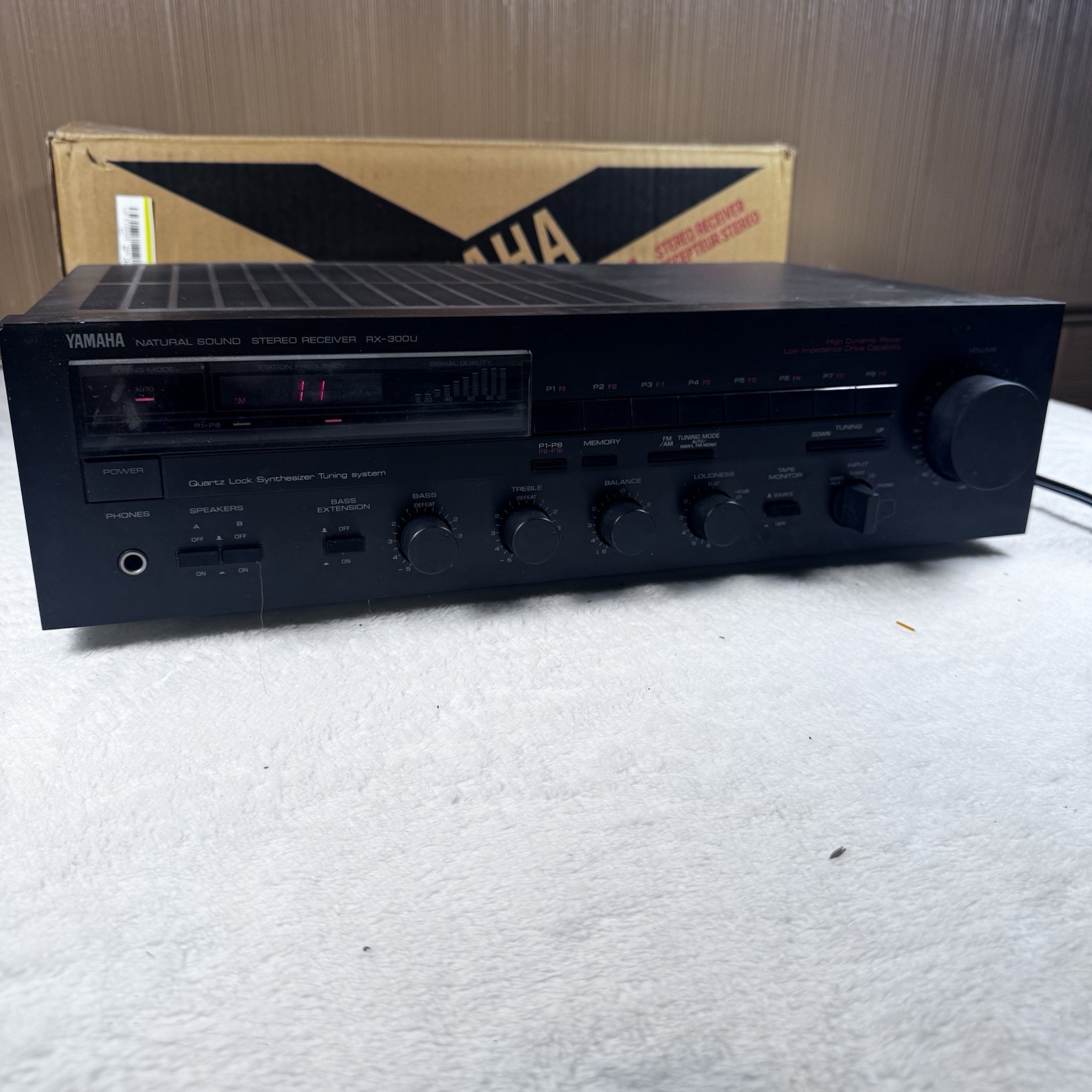 Yamaha RX-300U Natural Sound Stereo Receiver AM/FM Phono Quartz Tuner w/ Box