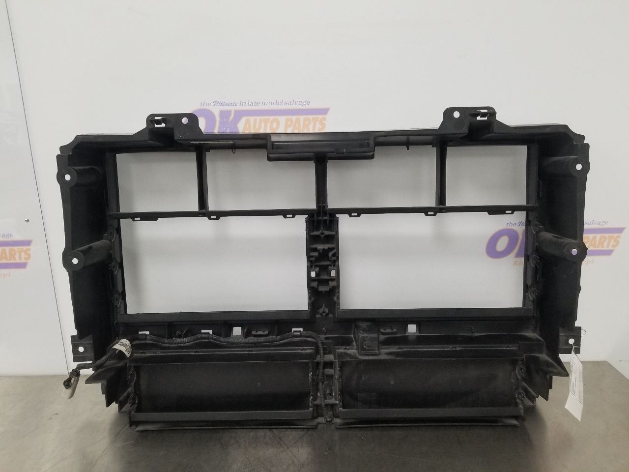 22 GMC CANYON AIR SHUTTER 2.8L DIESEL