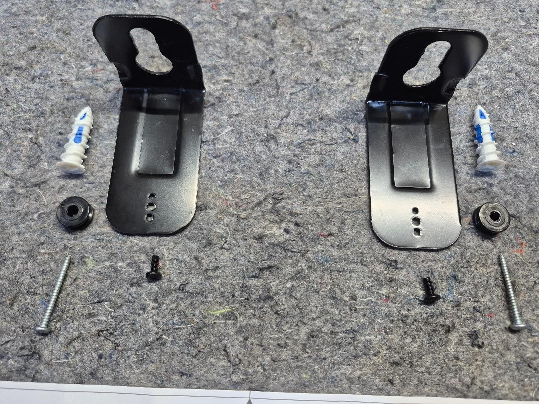 NEW SAMSUNG ORIGINAL SOUND BAR MOUNTING KIT WITH TEMPLATE & ALL MOUNTING SCREWS
