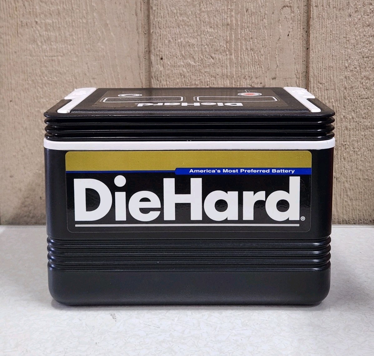 Igloo Die Hard Battery 6pk Cooler ~ GOOD USED CONDITION