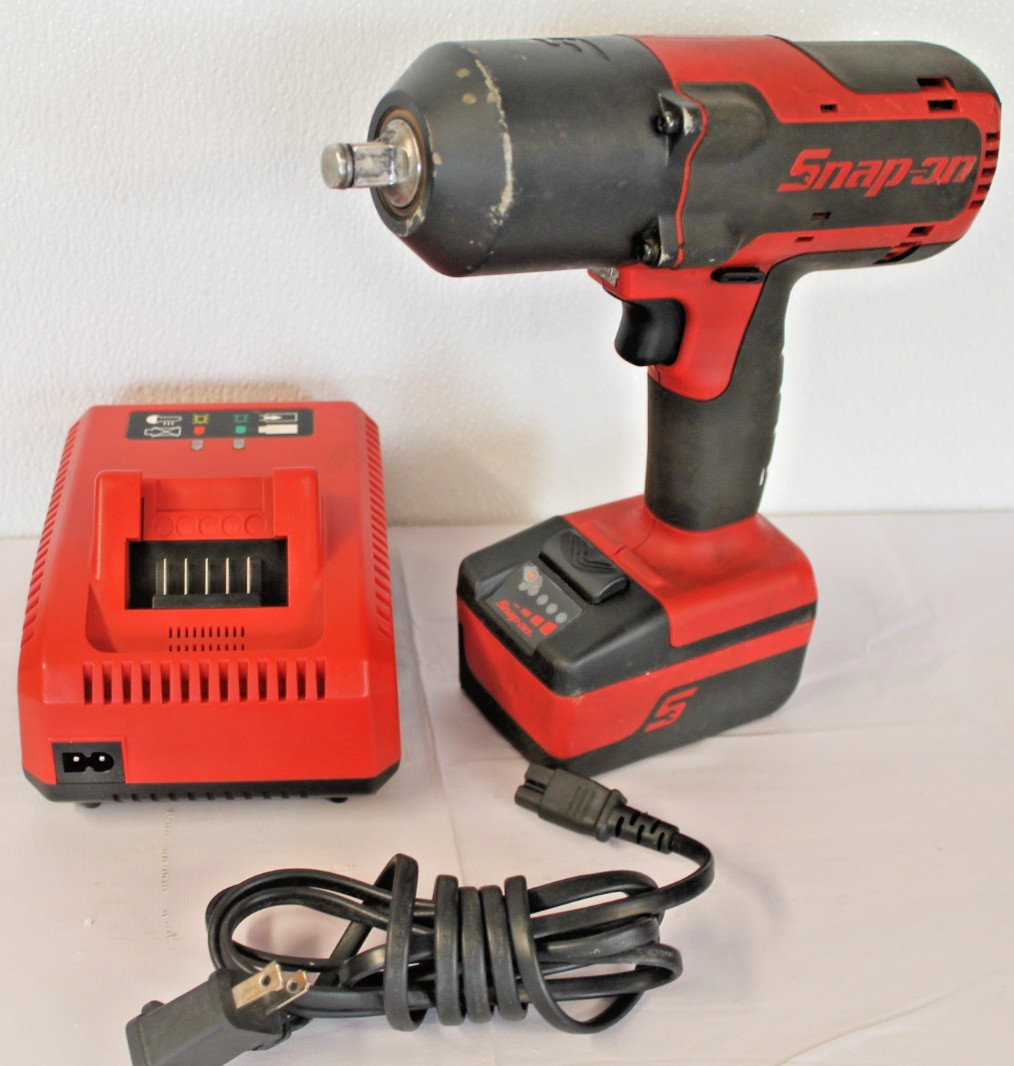 Snap On CT7850 1/2" Drive 18V Impact Wrench With 18V 4.0AH Battery And Charger