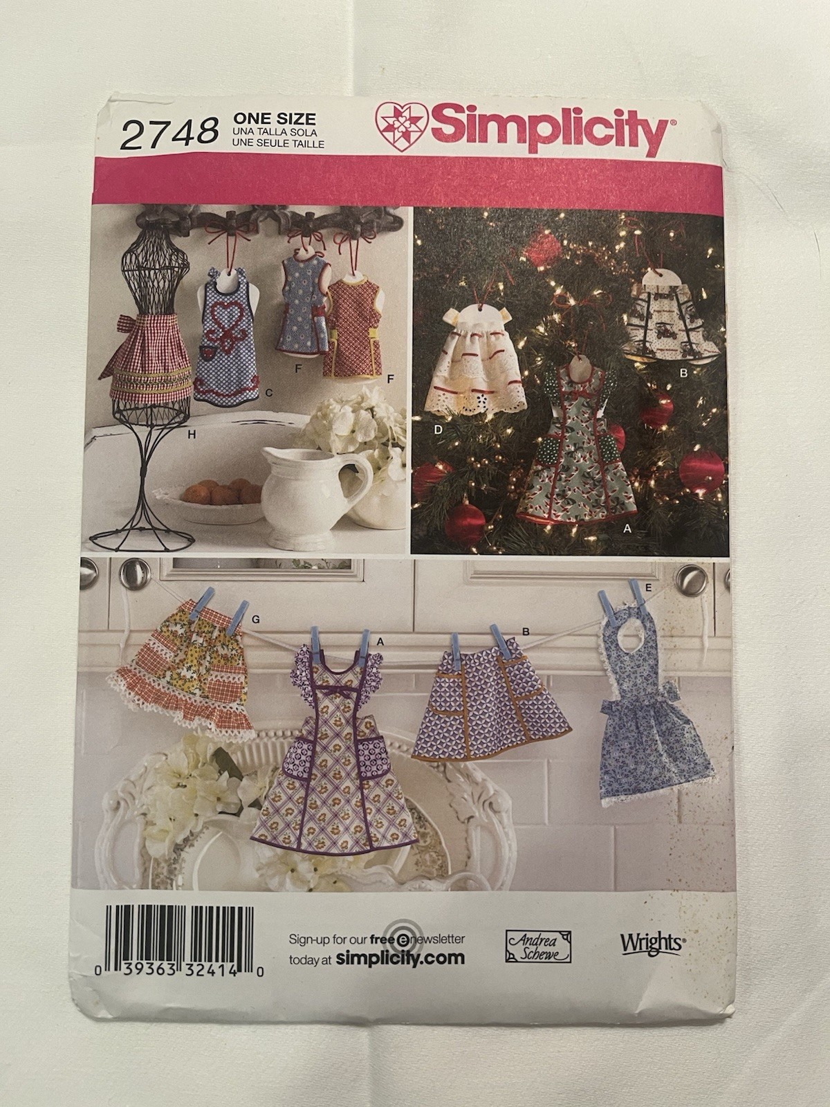 Simplicity - 2748 - Apron Ornaments - Uncut/FF