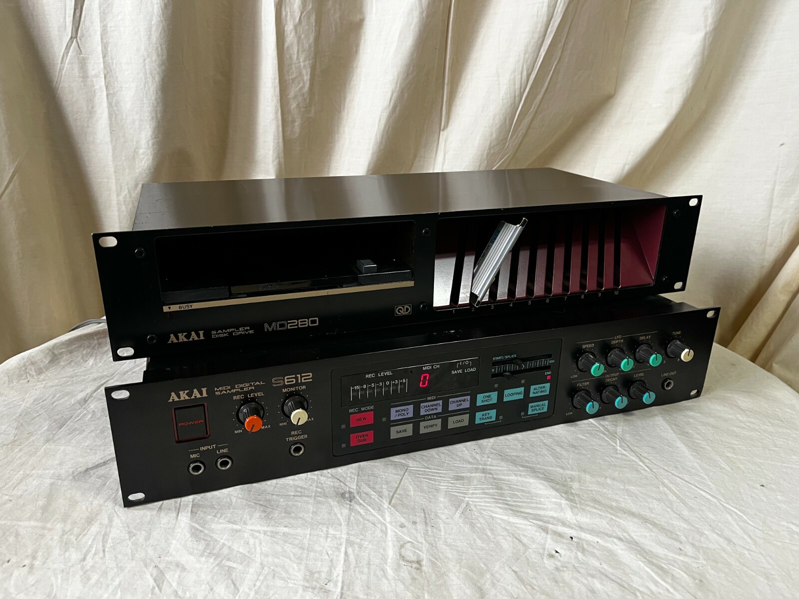 Akai S612 MIDI DIGITAL SAMPLER & MD280 SAMPLER DISK DRIVE w/ disk