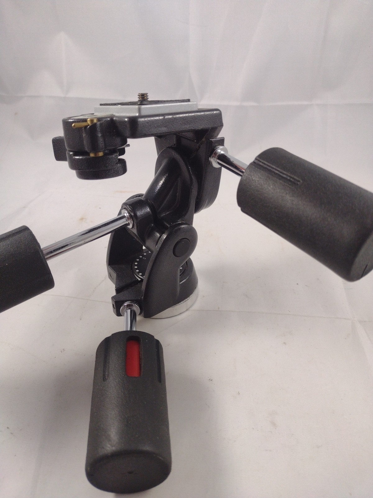Preowned Dymatran Professional Tripod Head ATH-903