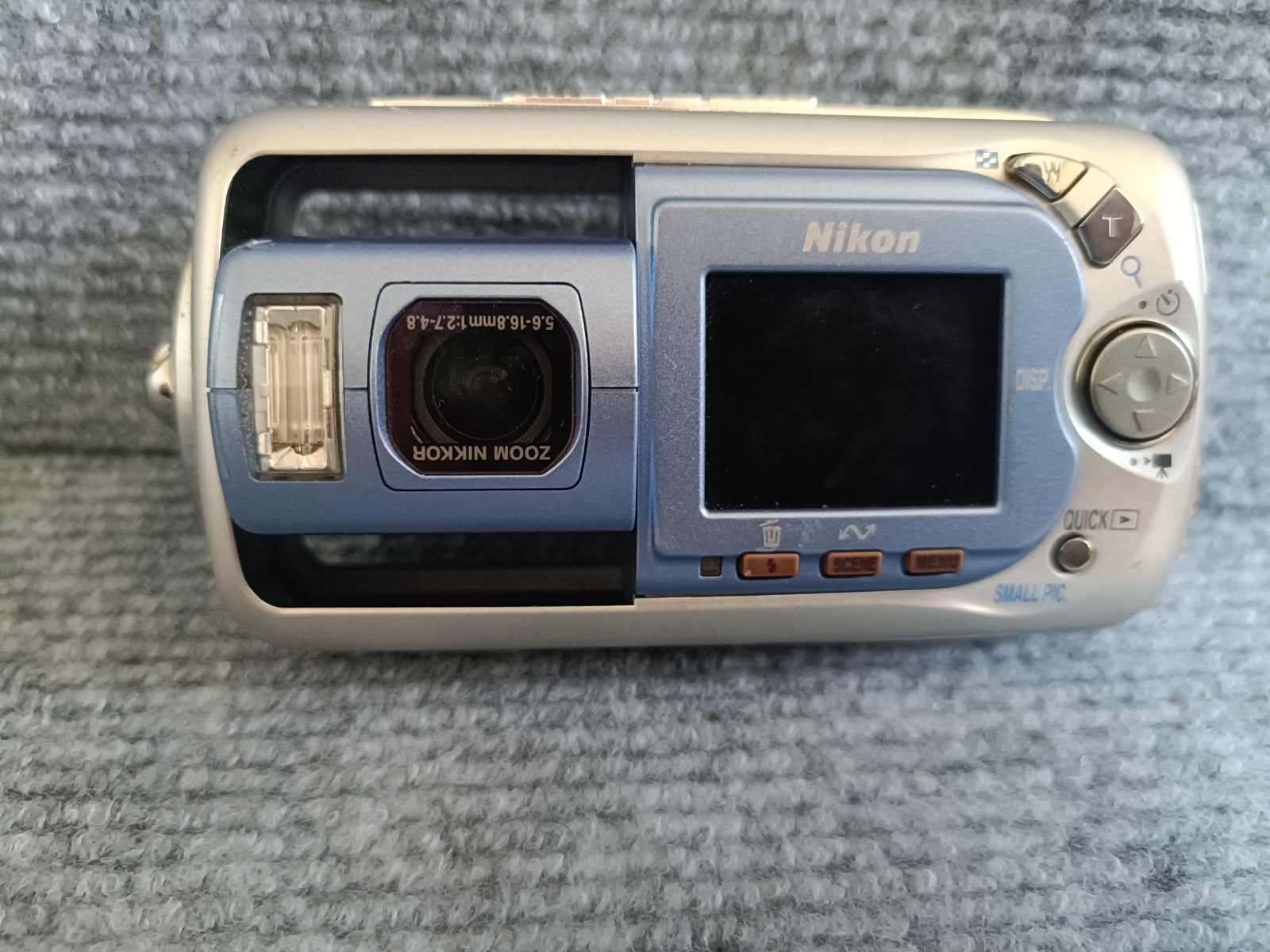 Nikon Coolpix 2500 digital camera - see