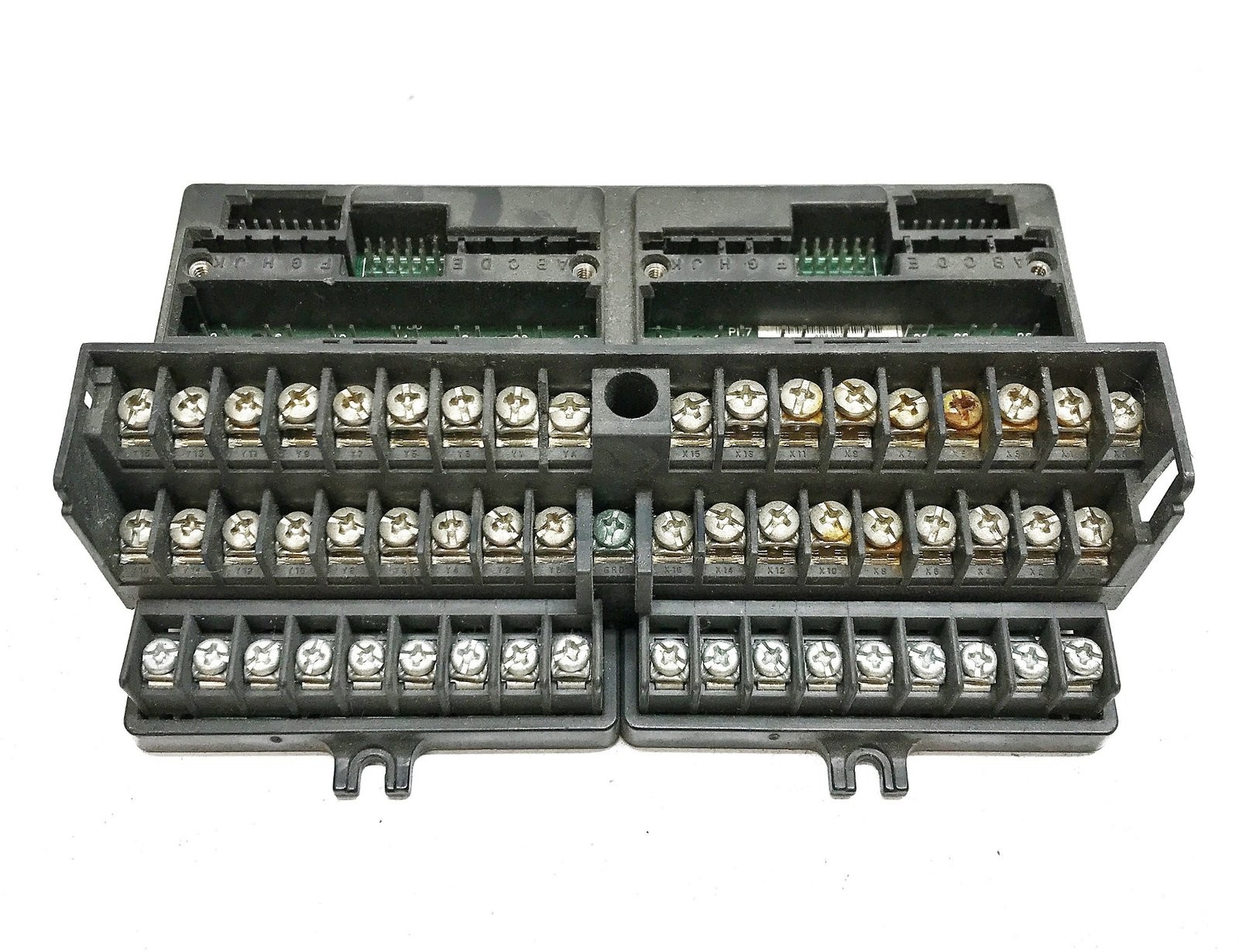 GE/Fanuc In/Out Barrier Style Terminal Base w/ Aux Terminal Strips IC670CHS001F