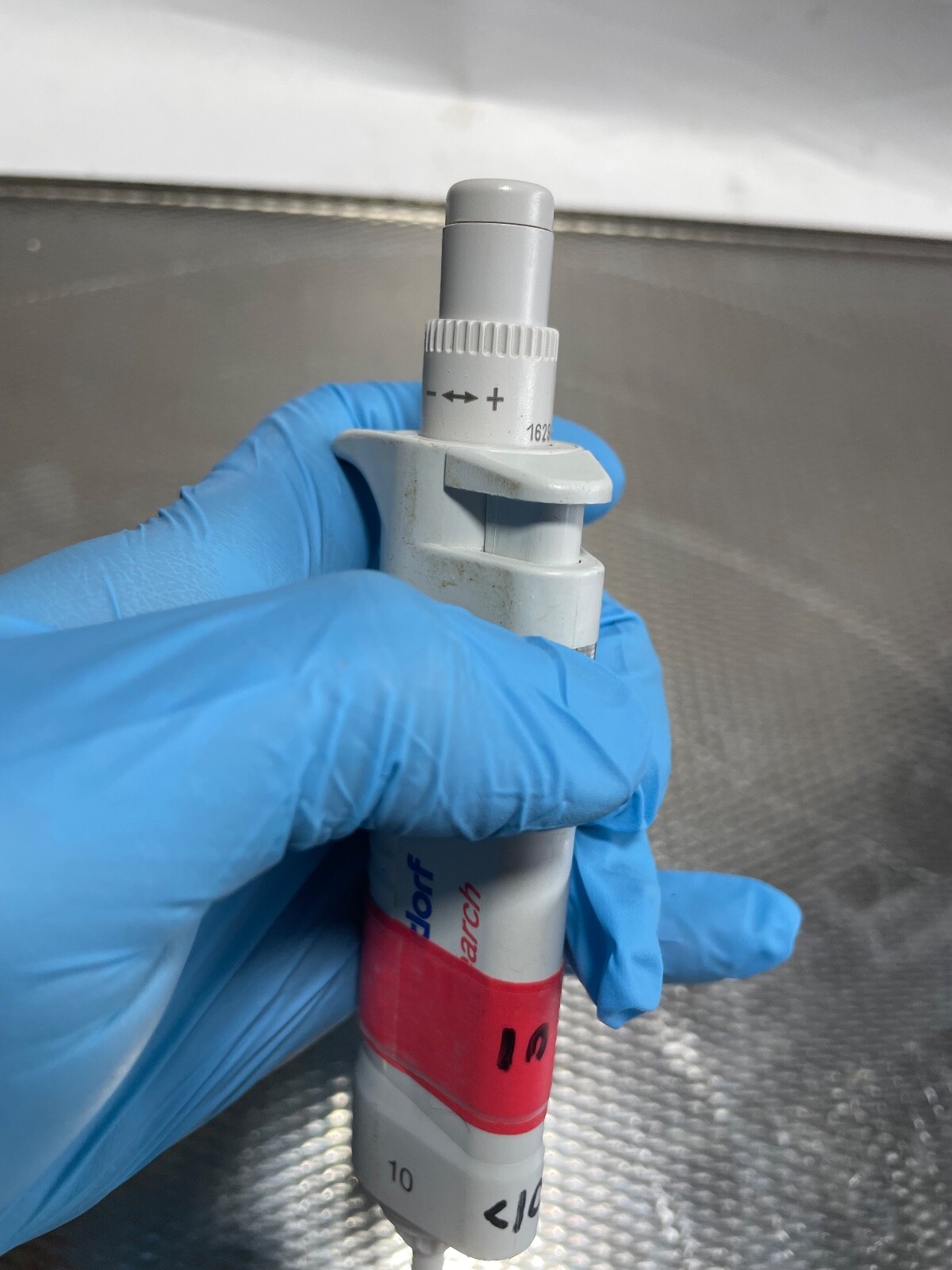Eppendorf Research Adjustable Volume Single Channel Pipette 0.5 - 10 uL