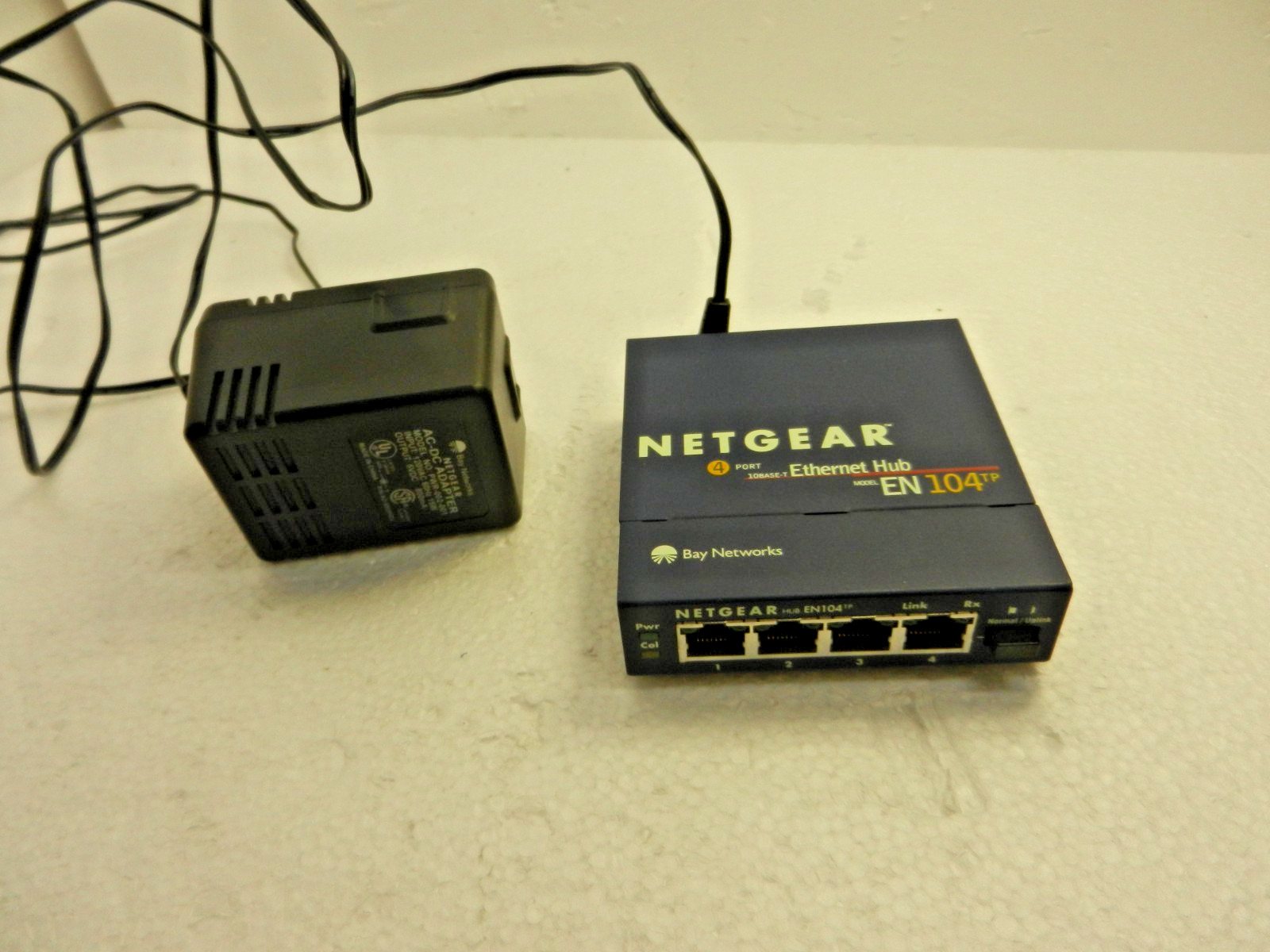 NETGEAR EN104TP Ethernet Hub With Power Adapter