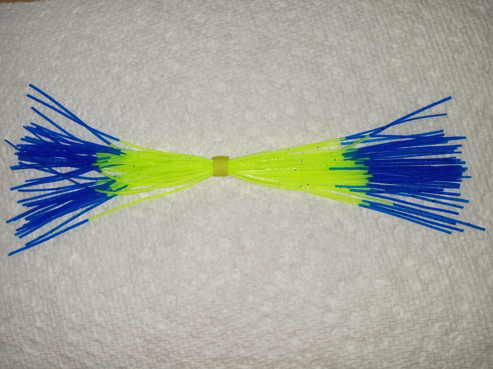 10 COUNT BASS BOSS SILICONE FISHING SKIRTS - CHARTREUSE WITH BLUE TIPS