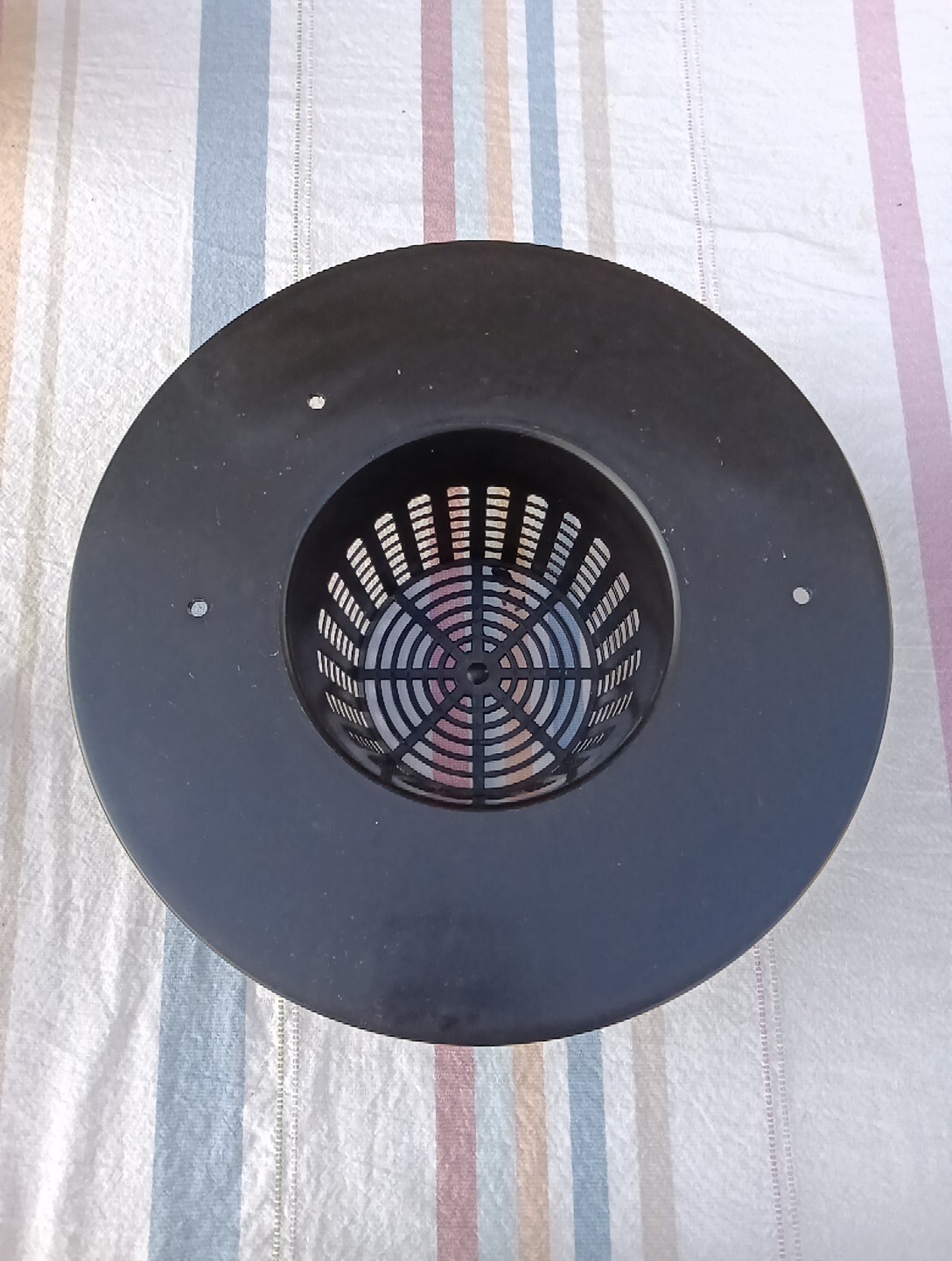 Hydrofarm 6" Bucket Basket Lid HG6RDBK - Black (Good Condition)