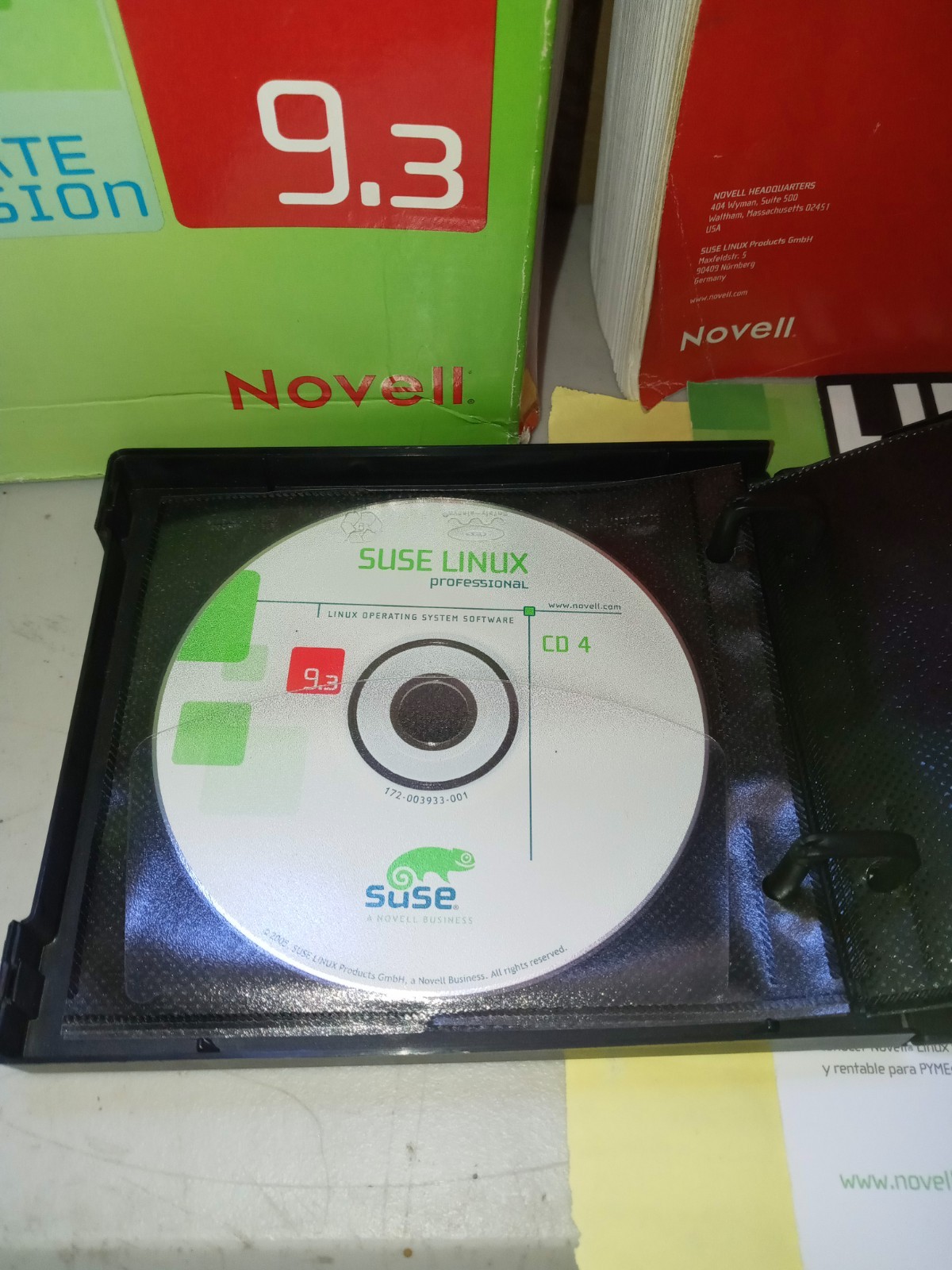 SUSE LINUX Professional 9.3 Includes 7 CD's, Guide Etc. Big Box Novell