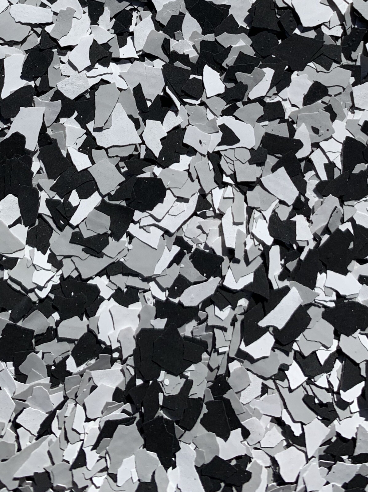 CHIPS FLAKES FOR EPOXY FLOORS DOMINO TUXEDO MIX 1/4”  20Lb Box
