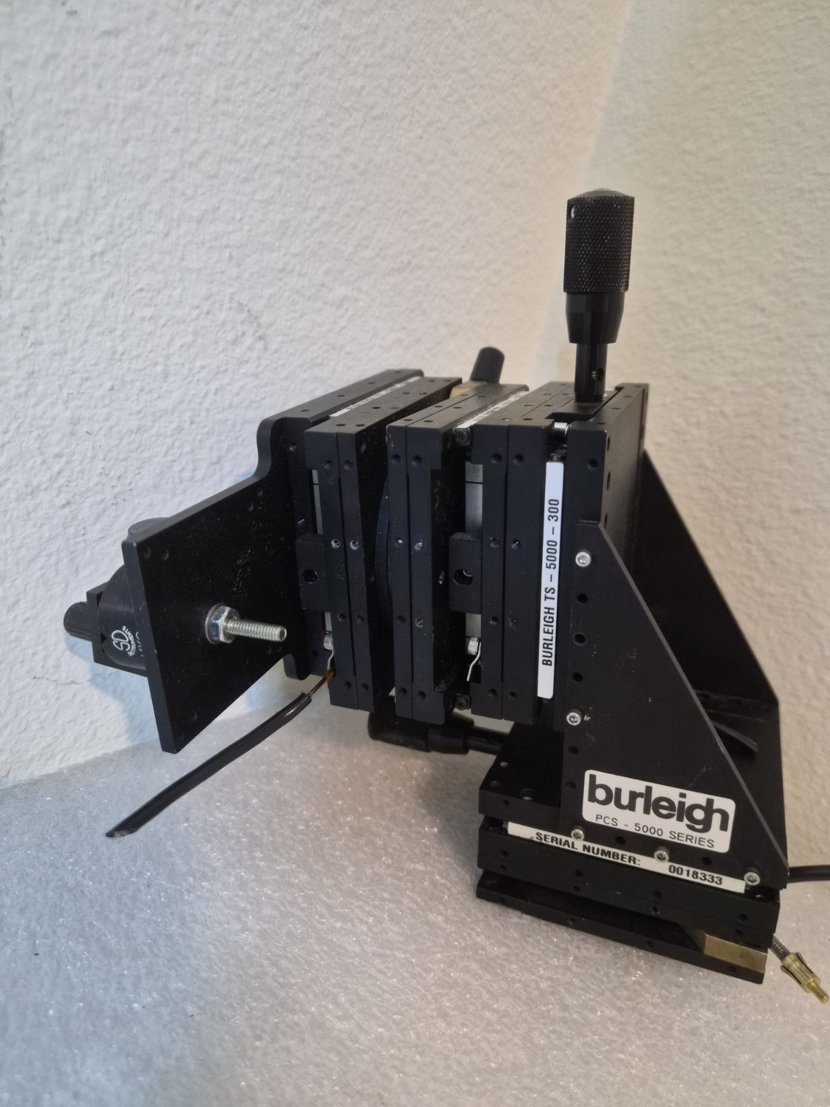 Burleigh PCS-5000 TS-5000-300 3-Axis Piezo Micromanipulator Patch Clamp Stage