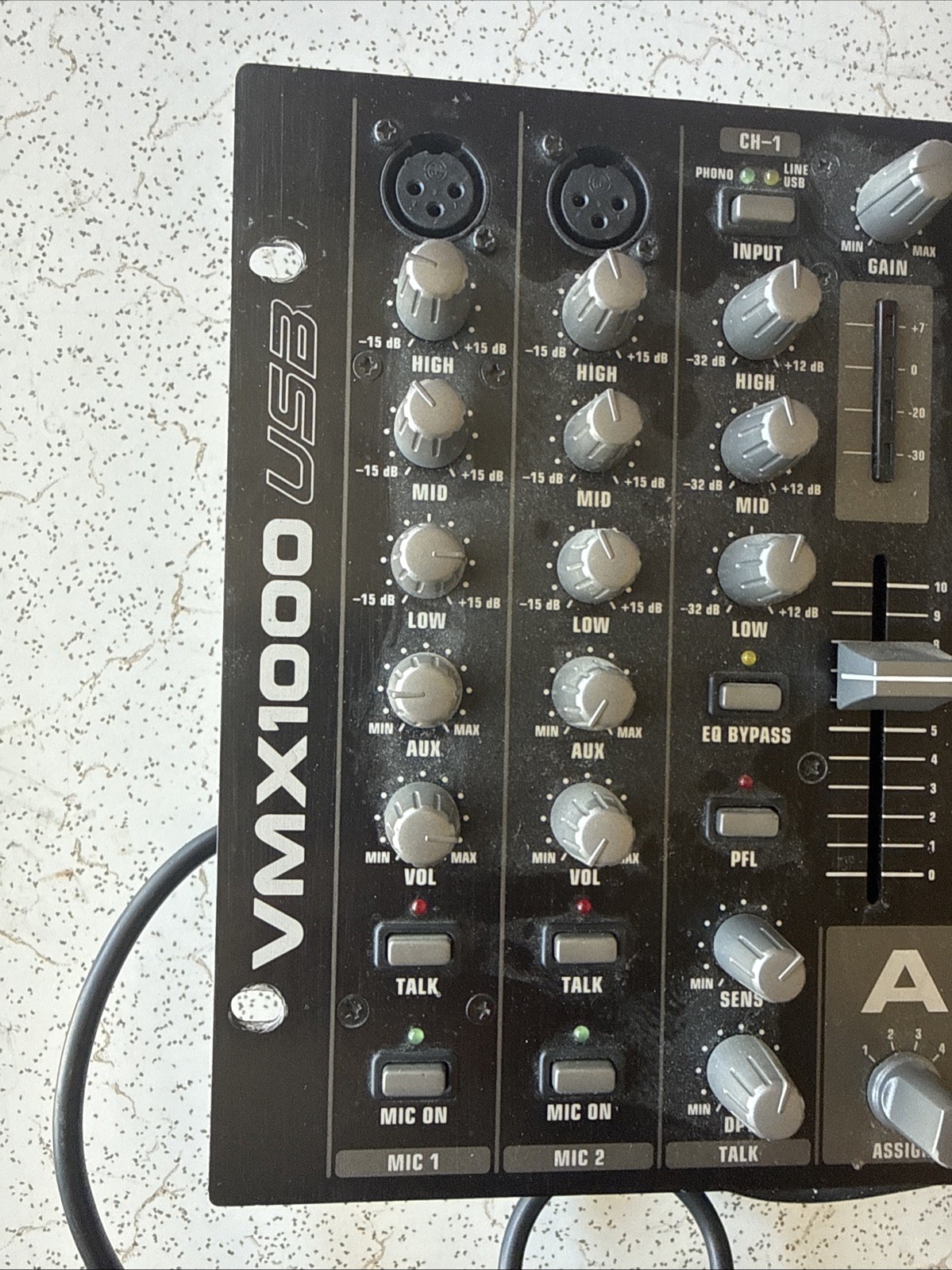 Behringer Pro Mixer VMX1000USB 5-channel DJ Mixer