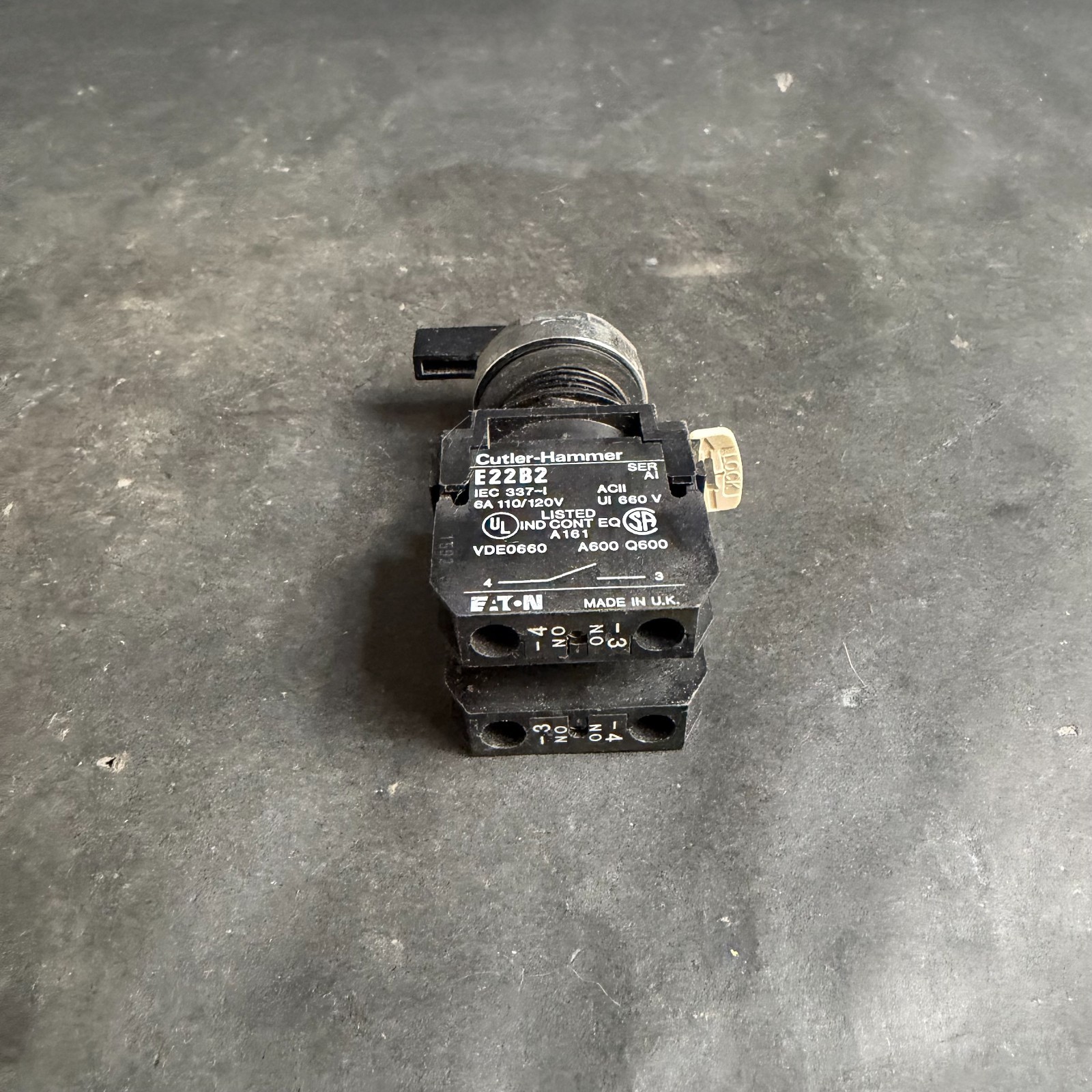CUTLER HAMMER E22B2 SELECTOR SWITCH ($20 OBO)