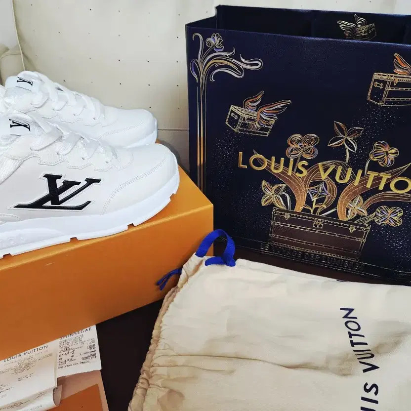 Louis Vuitton Classic LV Sneakers New 270 Official