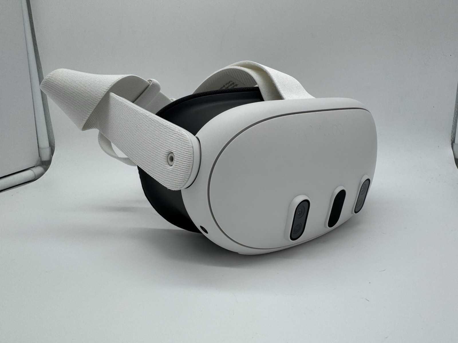 Meta Quest 3, 512GB VR Headset (HEADSET ONLY) *minor lens scratches* [M1]
