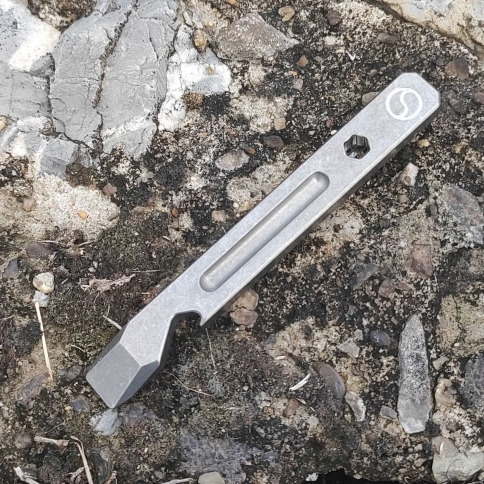HotEDC Titanium Alloy Crowbar Deep Pocket Pry Bar Bottle Opener Open Box Cutter