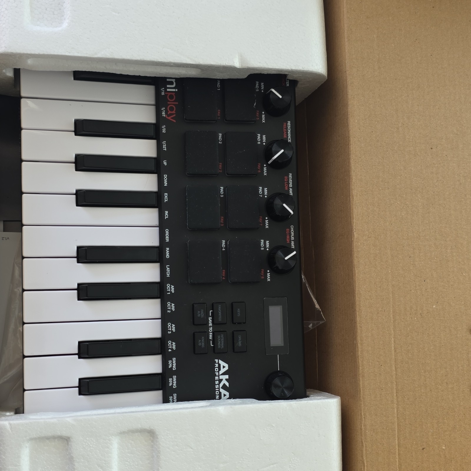 Akai MPK mini play 25-Key MIDI Keyboard Controller Built-In Speaker USB Synth