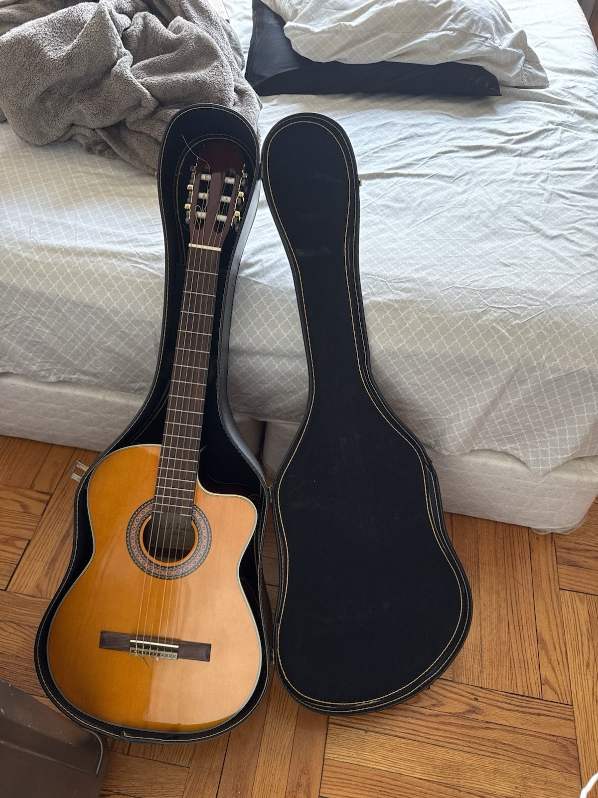 Classical Acoustic-Electric Guitar Natural Finish Nylon Strings 4/4 w/ Case