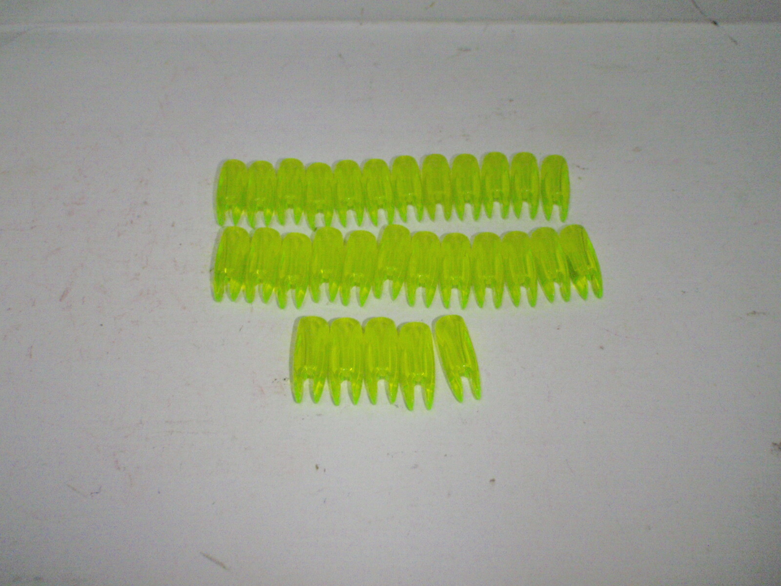 AAE Arizona Archery Enterprises Z Nocks - 1/4" Flo Green Lot of 29 Archery