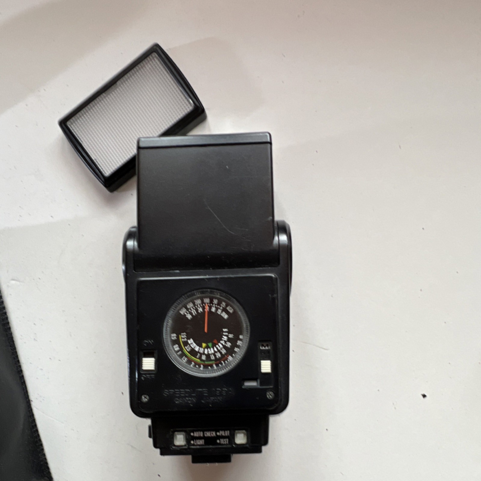 Canon Speedlite 133A Shoe Mount Flash for Film & Digital Cameras with Case