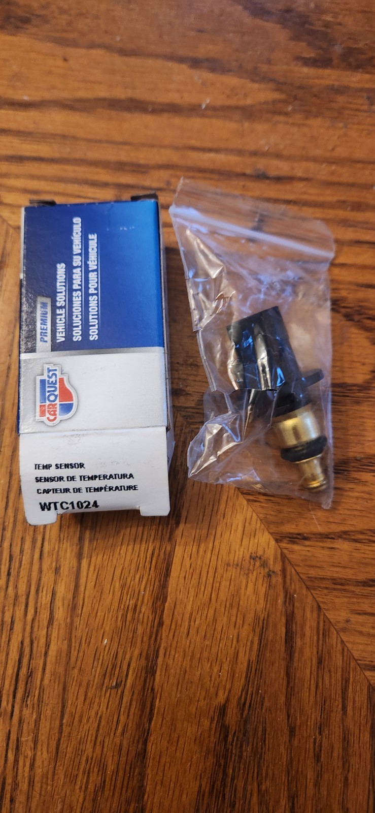 Engine Coolant Temperature Sensor CARQUEST WTC1024 Interchanges W/Standard TX205