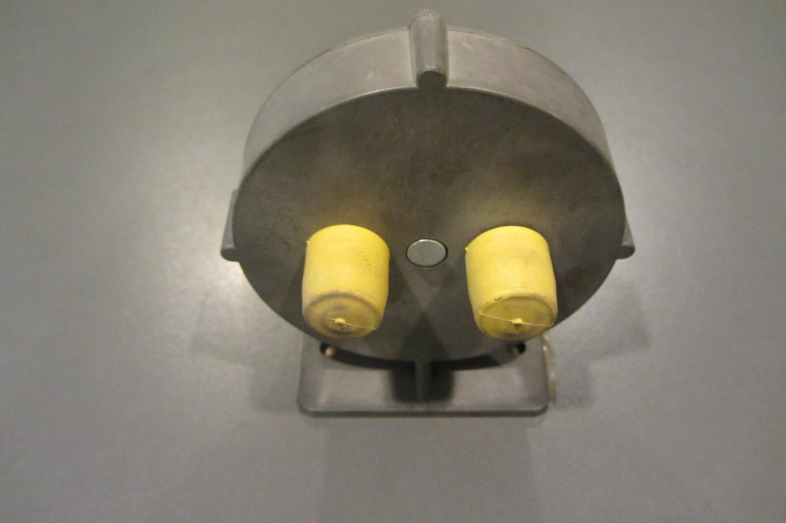 Cessna P/N C294501-0102 (EBG03-0001) Filter Housing Bracket Assembly