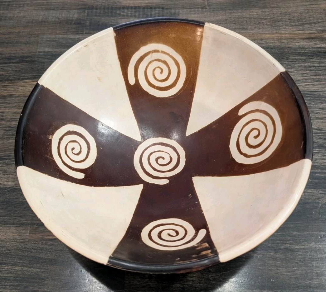 Vintage Peru Chulucanas Pottery Hand-Made Chero Swirl Pattern 10" Bowl