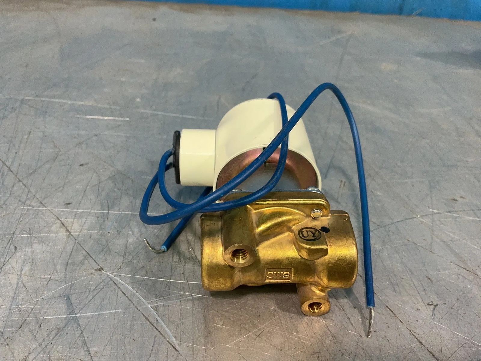SMC SOLENOID VALVE 2135