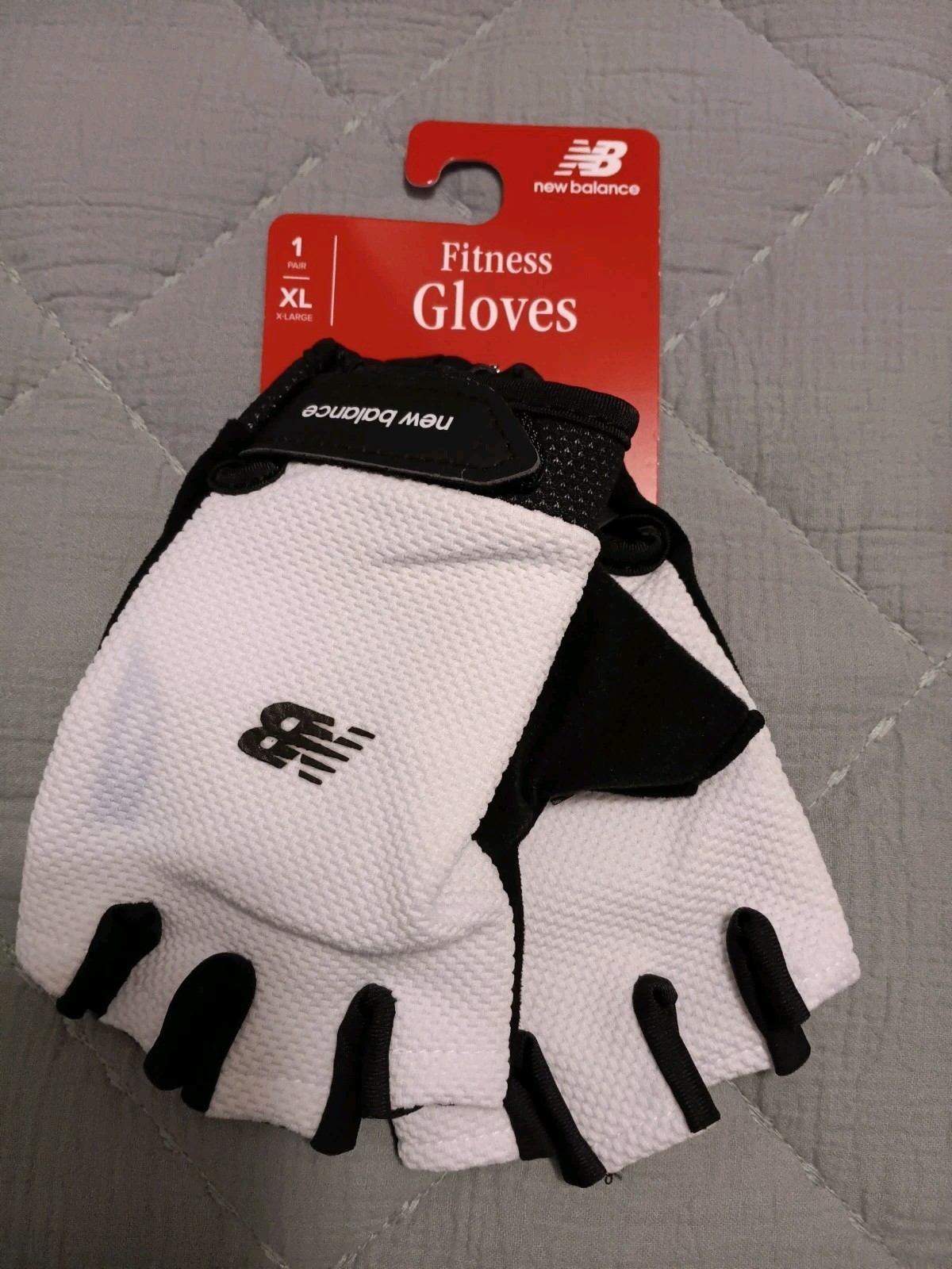 NEW BALANCE FITNESS WOMENS GLOVES,,WHITE/BLACK,SIZE XL BRAND NEW,LOOK