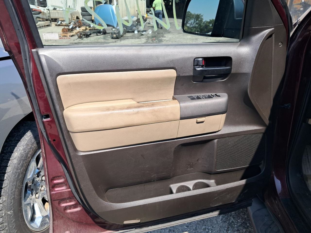 SEQUOIA 2010 Glove Box 4793319