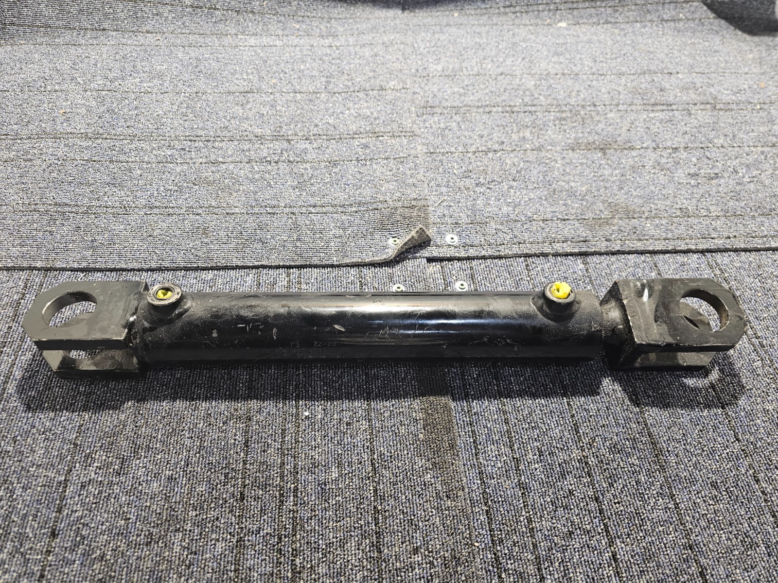 TJ 9003205 254459-005-010 Hydraulic Welded Cylinder 2.38" OD x 20" Length
