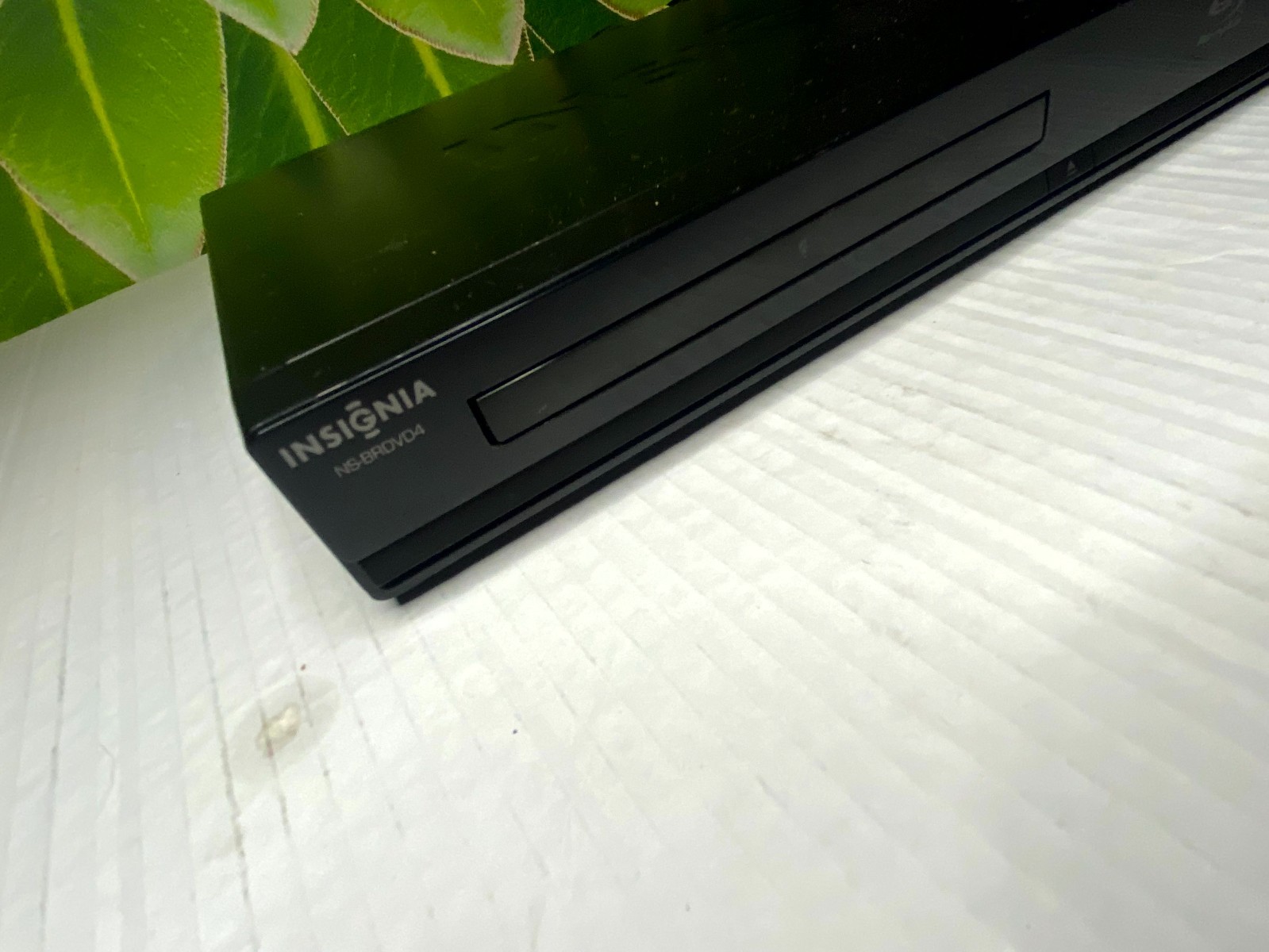 INSIGNIA BLU-RAY DISC PLAYER - MODEL NS-BRDVD4 - W/O REMOTE