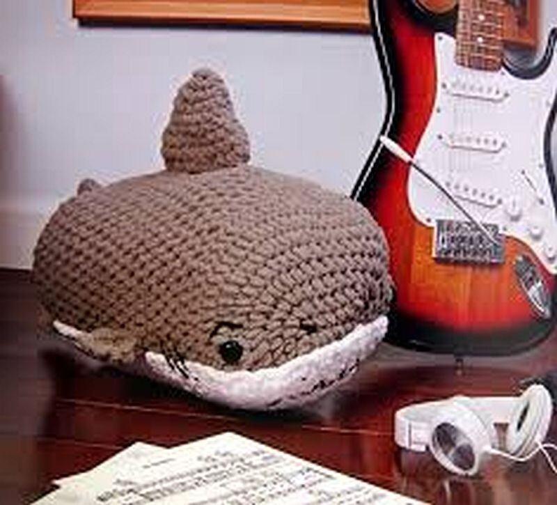 CUDDLY CRITTERS ~ Crochet Pattern Book ~ 26 Plush Animals