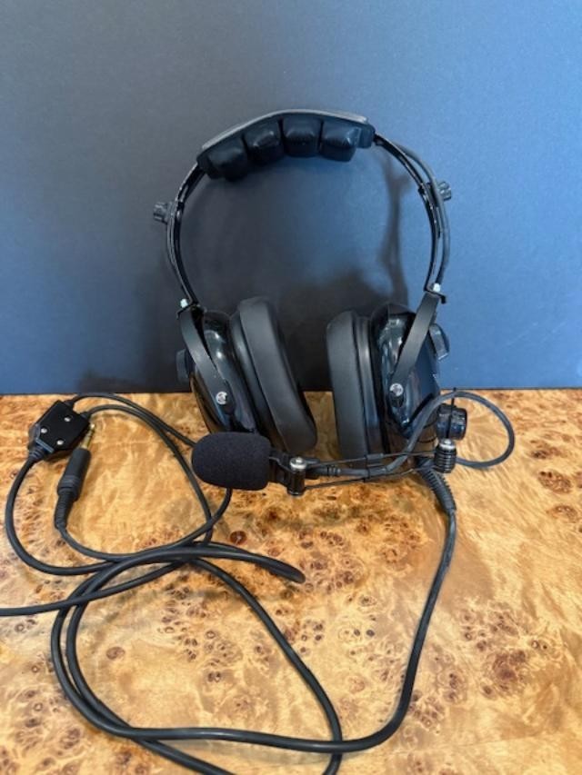 Pre-Owned ASA Pilot Headset Dual Plug Airplane Aviation Aircraft Headphones