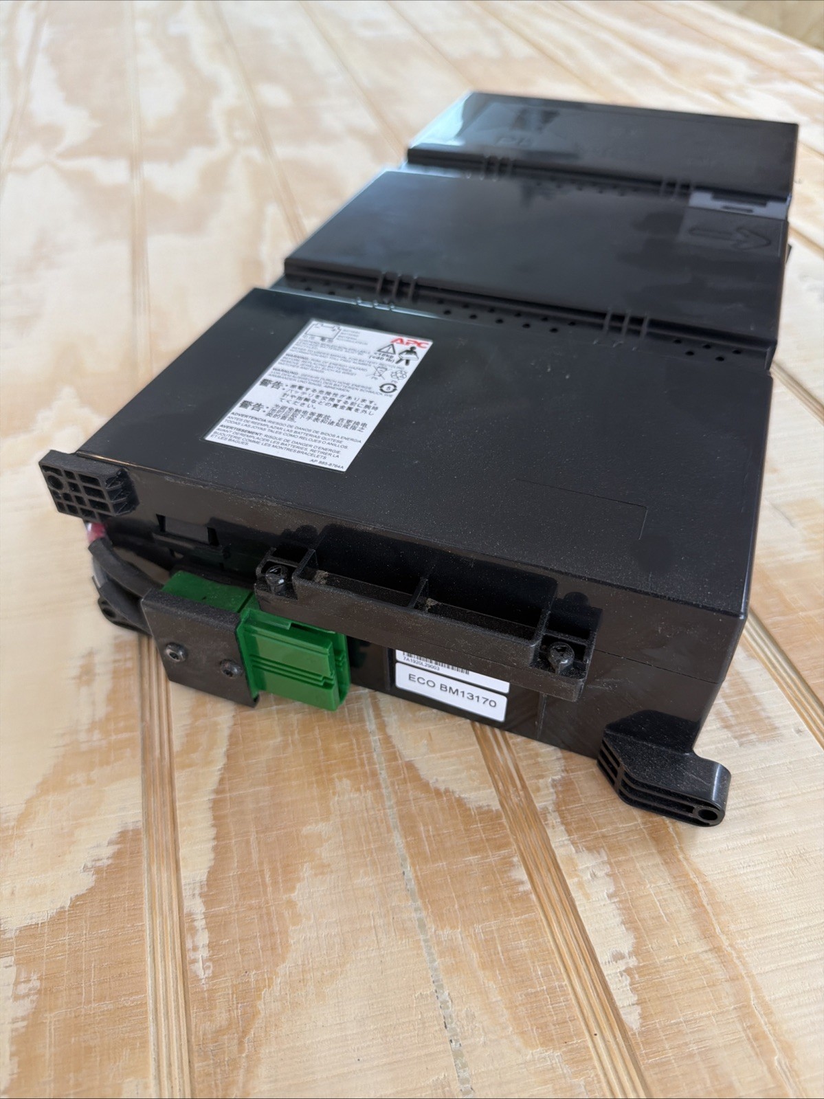 APC 911-1086-B-700 Battery Cartridge w/ Cables No Batteries