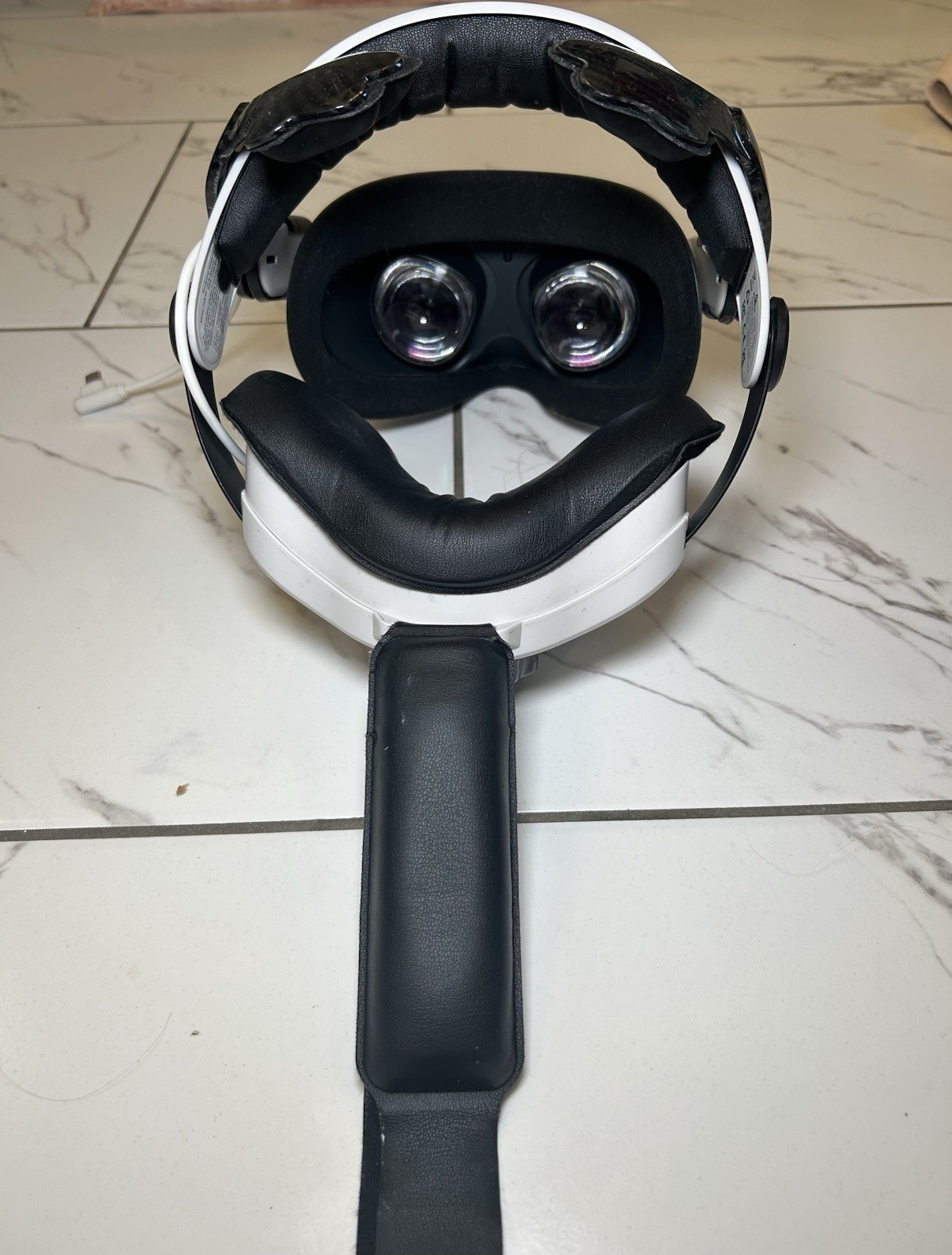 Oculus Quest 2 Virtual Reality Headset Meta Quest 2 VR (headset only!)