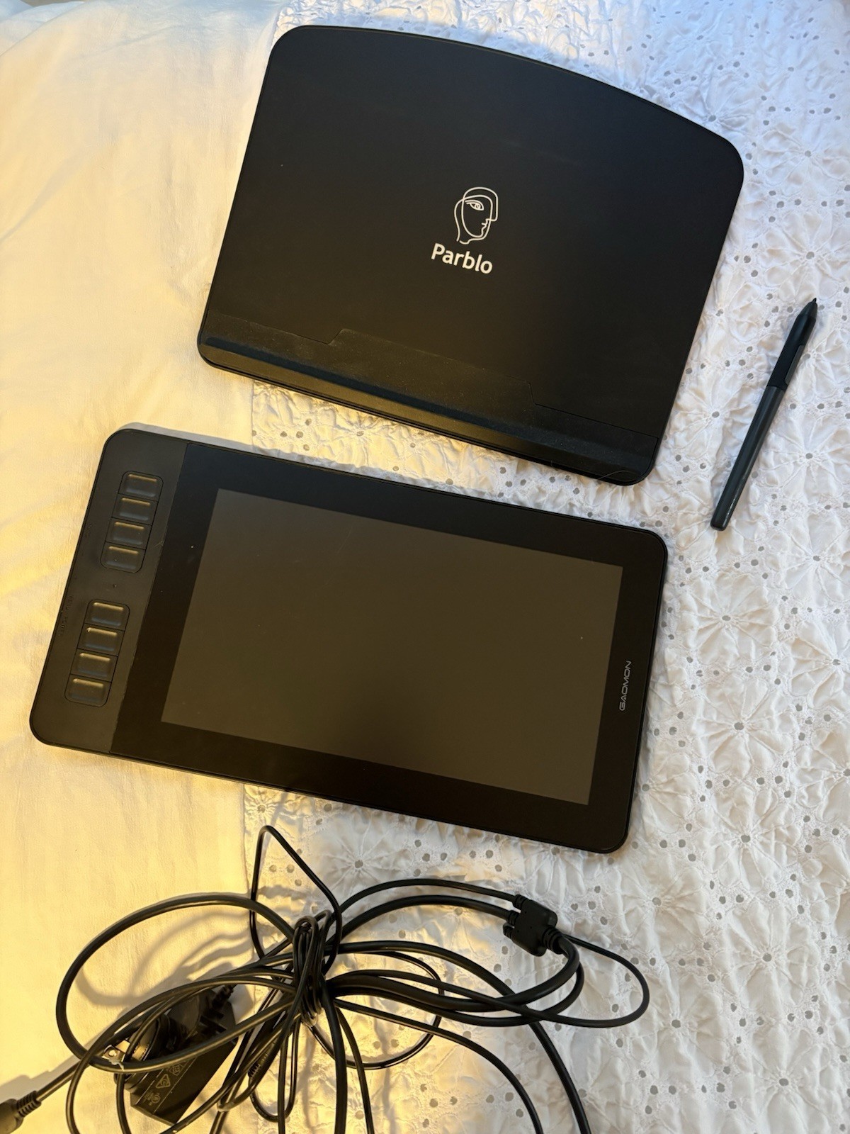 GAOMON Pen Display Graphics Tablet with Stylus Pen & Cables + Stand
