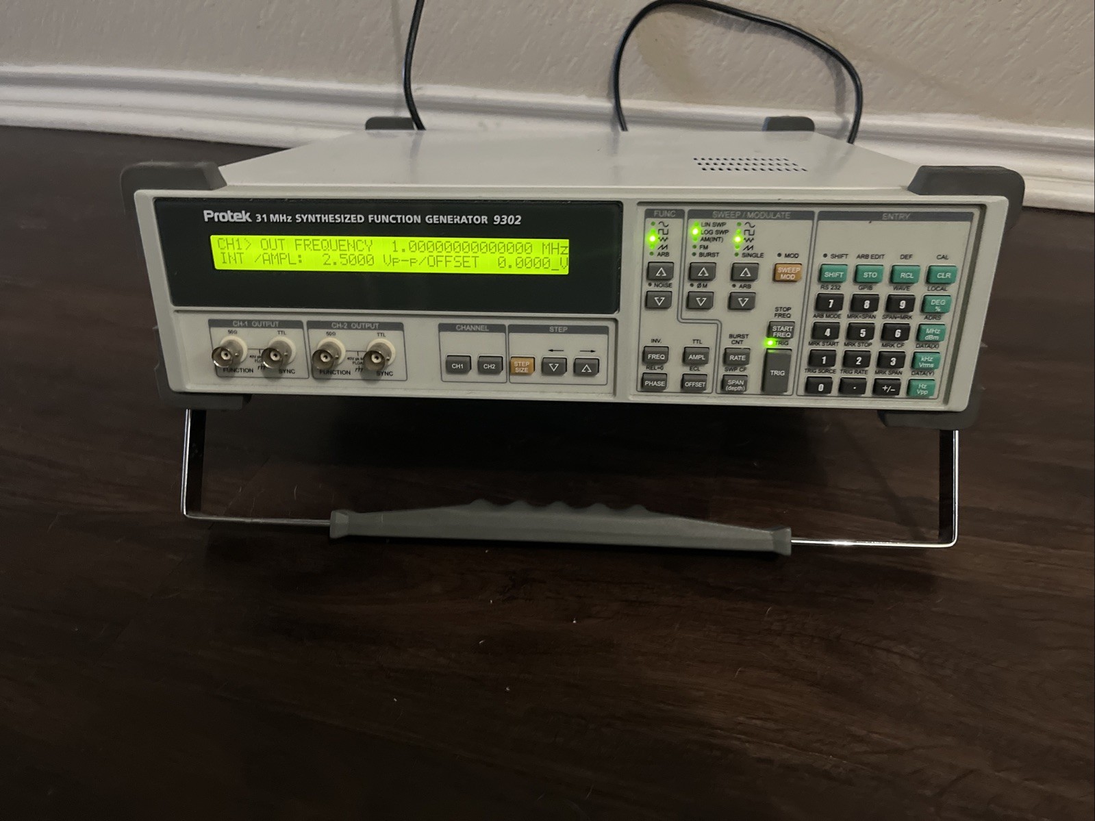 Protek 9302 31 MHz Synthesized Function / Arbitrary Waveform Generator