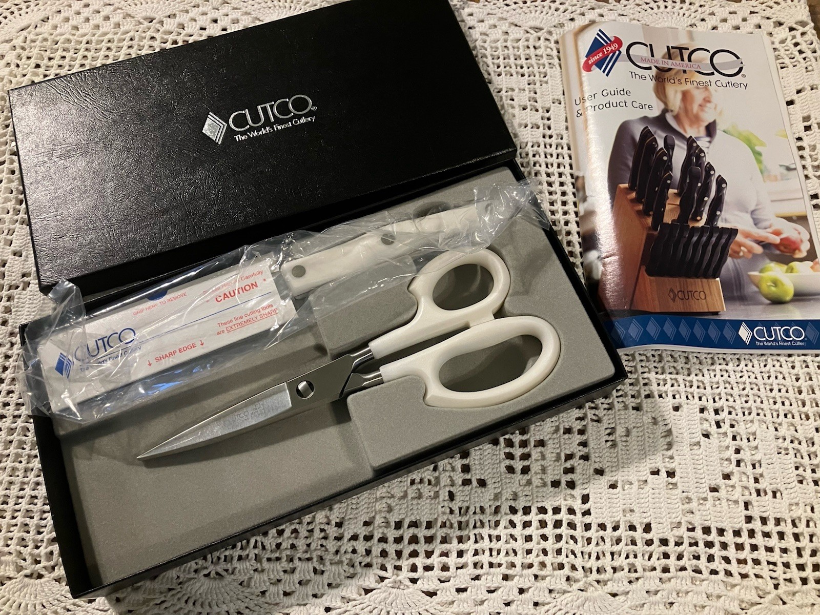 New In Box SET Cutco Pearl White Kitchen Scissors Shears #77 KL Spreader #1768KK