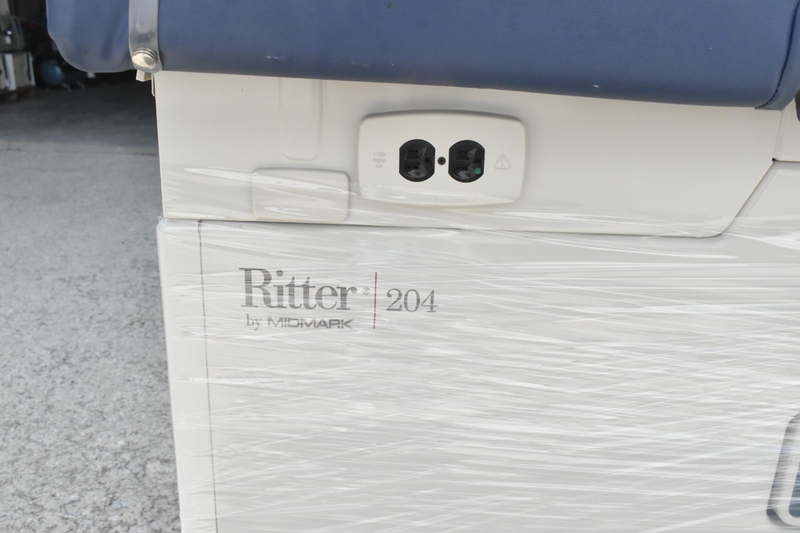 Ritter 204 Exam Table – Navy