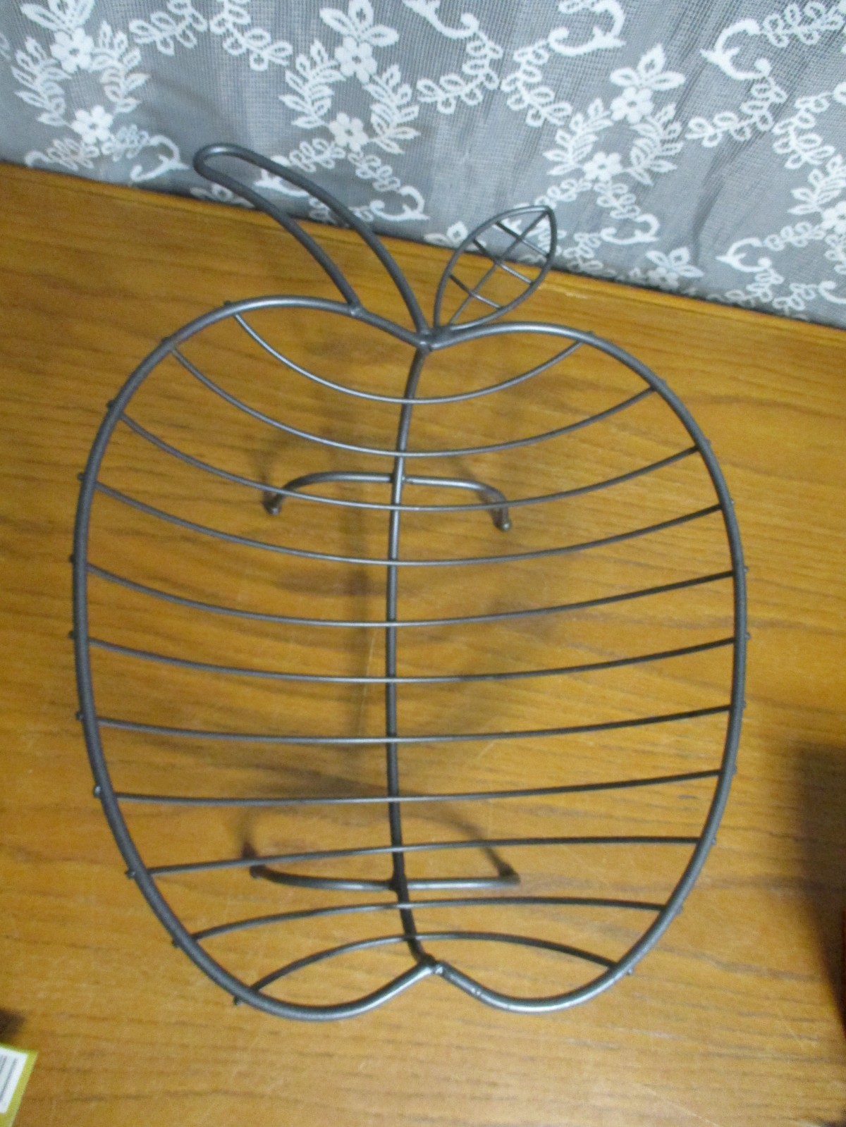 Heavy Metal Wire Apple-Shaped Fruit Basket